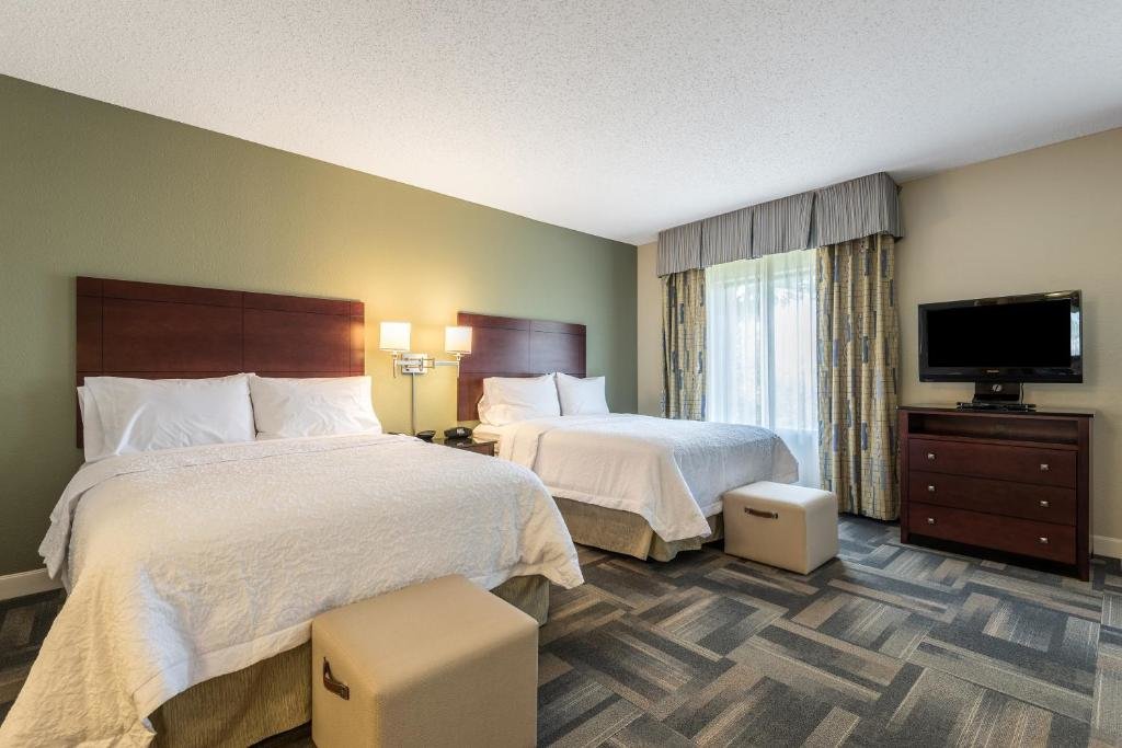 Четырёхместный номер Accessible Hampton Inn & Suites Orlando-South Lake Buena Vista