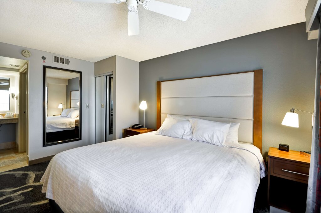Люкс с 2 комнатами Homewood Suites by Hilton Phoenix-Biltmore