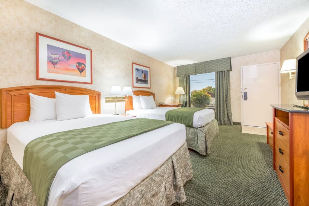 Vierer Suite 1 Schlafzimmer Days Inn & Suites by Wyndham Albuquerque North
