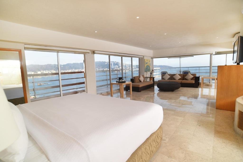 Governor's Suite HS HOTSSON Smart Acapulco