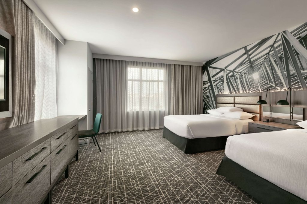 Четырёхместный люкс с 2 комнатами Embassy Suites by Hilton Atlanta Midtown