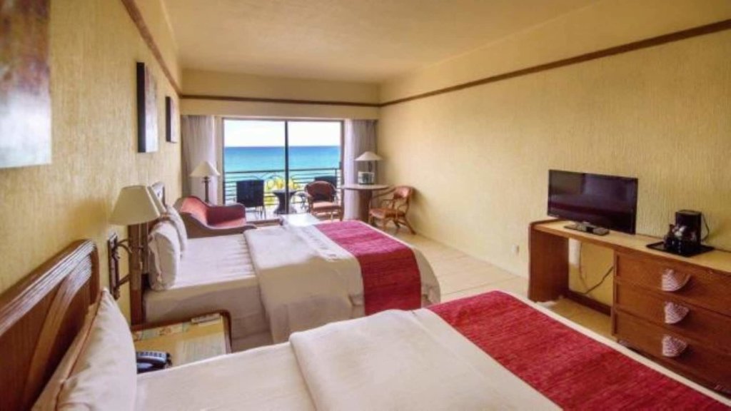 Четырёхместный номер Standard с видом на океан San Carlos Plaza Hotel, Beach & Convention Center