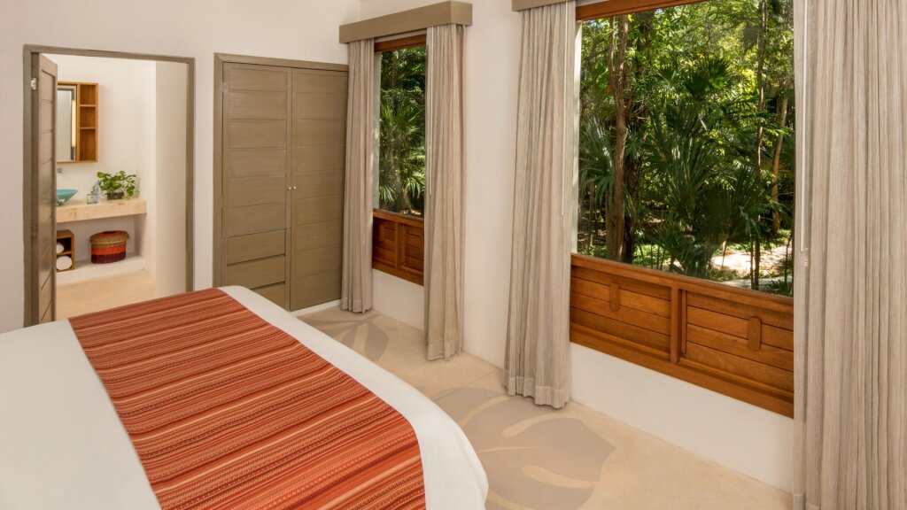 Двухместный люкс The Oasis Mahekal Beach Front Resort & Spa