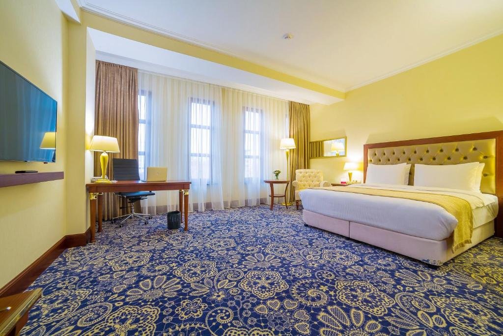 Двухместный номер Deluxe Отель Ramada by Wyndham Алматы