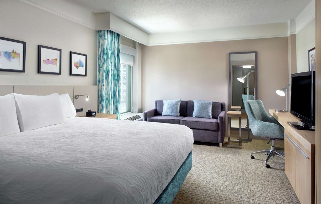 Четырёхместный номер для гостей с ограниченными возможностями Hilton Garden Inn Atlanta-Buckhead