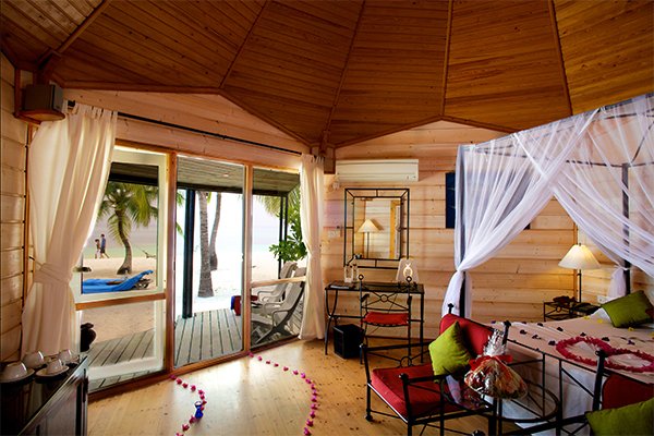 Двухместная вилла 'O' Jacuzzi Beach Kuredu Island Resort & Spa