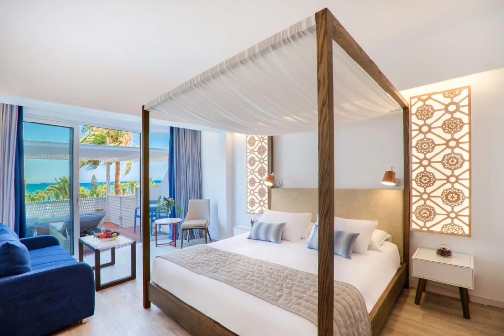 Двухместный полулюкс с видом на море Lordos Beach Hotel & Spa