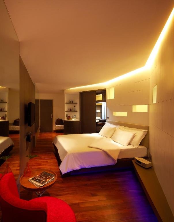 Different Degree Double room LiT BANGKOK Hotel - SHA Extra Plus