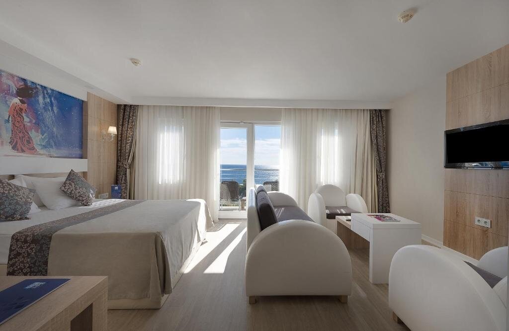 Двухместный полулюкс с видом на море Sealife Family Resort Hotel