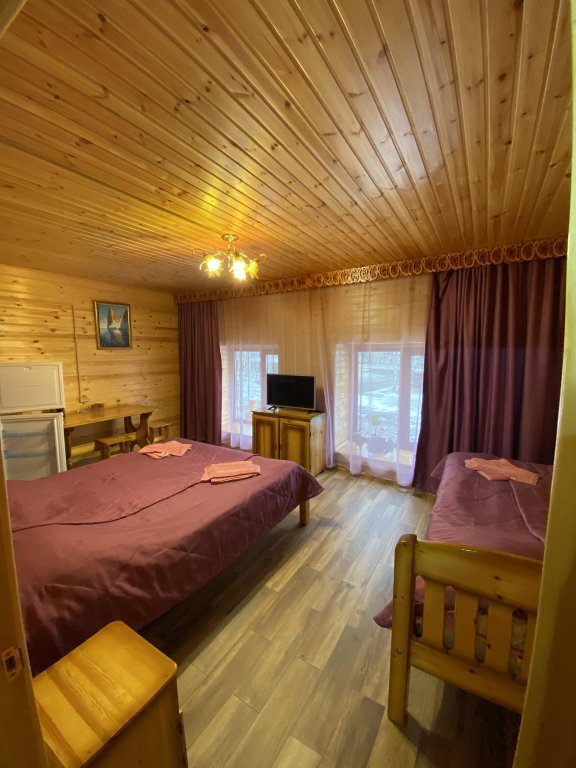 Habitación triple Superior Usad'ba Mar'ina Roscha Mini-Hotel