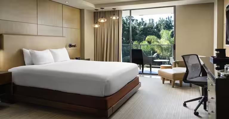 Deluxe Double Accessible  room Hotel La Jolla, Curio Collection by Hilton