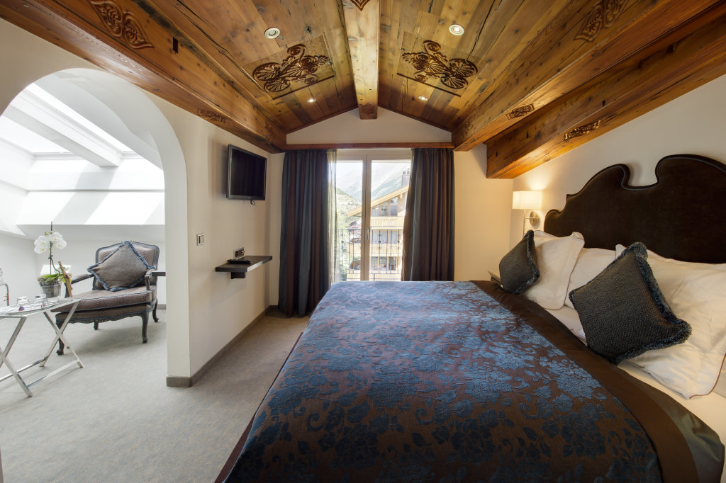 Modern style Double Junior Suite SchlossHotel Zermatt Active & CBD Spa Hotel