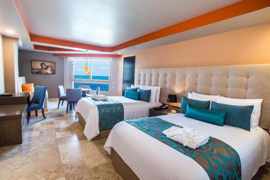 Четырёхместный семейный люкс Dreams Sands Cancun Resort & Spa