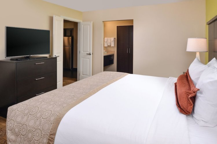 Двухместный люкс с одной спальней Staybridge Suites Merrillville, an IHG Hotel