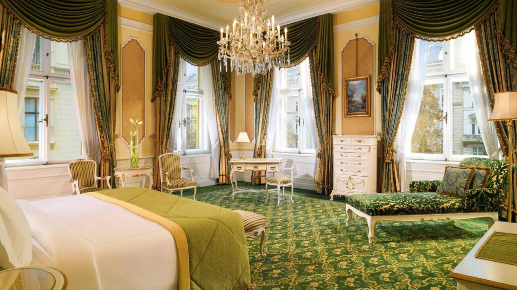 Двухместный полулюкс Imperial с балконом Hotel Imperial, a Luxury Collection Hotel, Vienna