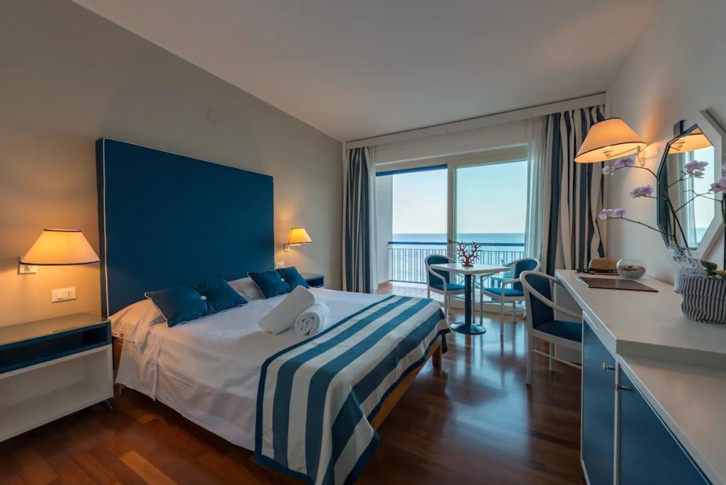 Двухместный номер Blue с балконом и с видом на море Splendid Hotel La Torre