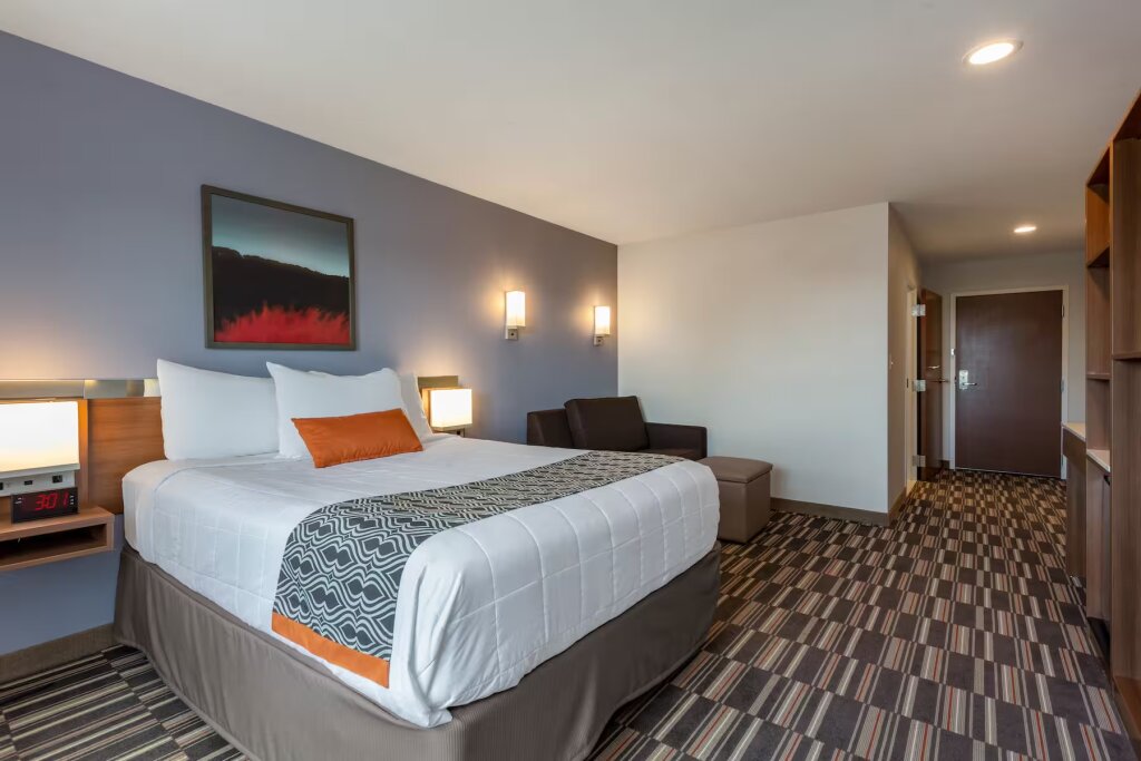 Mobility Accessible Doppel Studio Suite Microtel Inn & Suites by Wyndham Niagara Falls